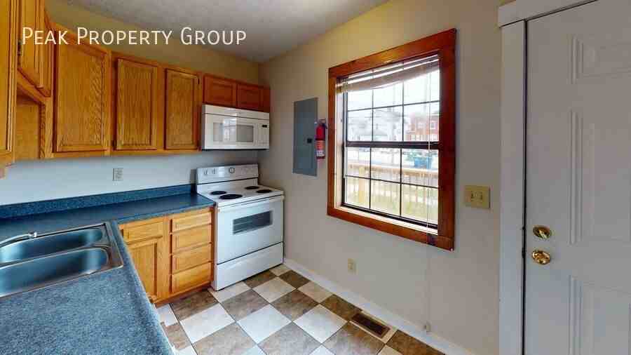 1366 Indianola Ave - Photo 5 of 6