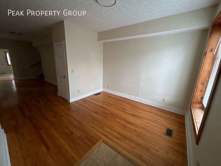 1368 Indianola Ave - Photo 7 of 11