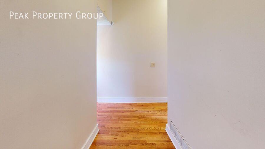 1369 Summit St - Photo 4 of 6