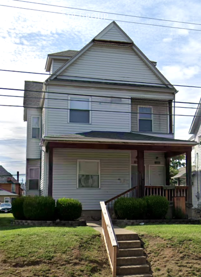 1369 Summit St - Photo 6 of 6