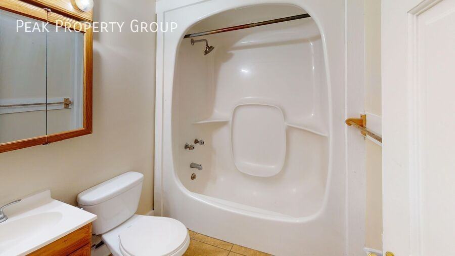 1373 Indianola Ave - Photo 5 of 8