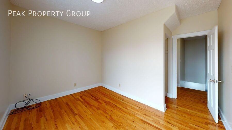 1373 Indianola Ave - Photo 7 of 8