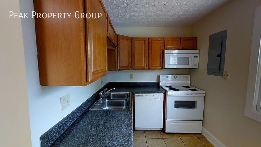 1375 Indianola Ave - Photo 2 of 11