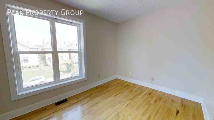 1379 Indianola Ave - Photo 6 of 12