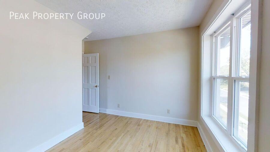 1379 Indianola Ave - Photo 5 of 12