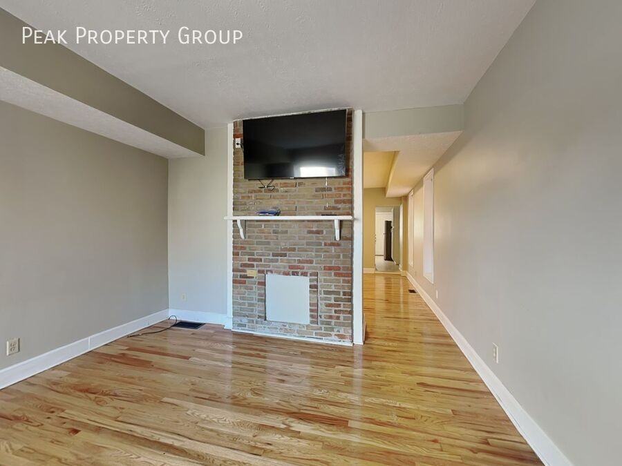 1381 Indianola Ave - Photo 3 of 9