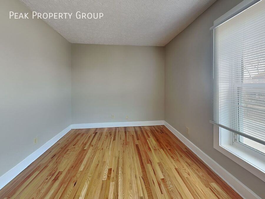 1381 Indianola Ave - Photo 4 of 9