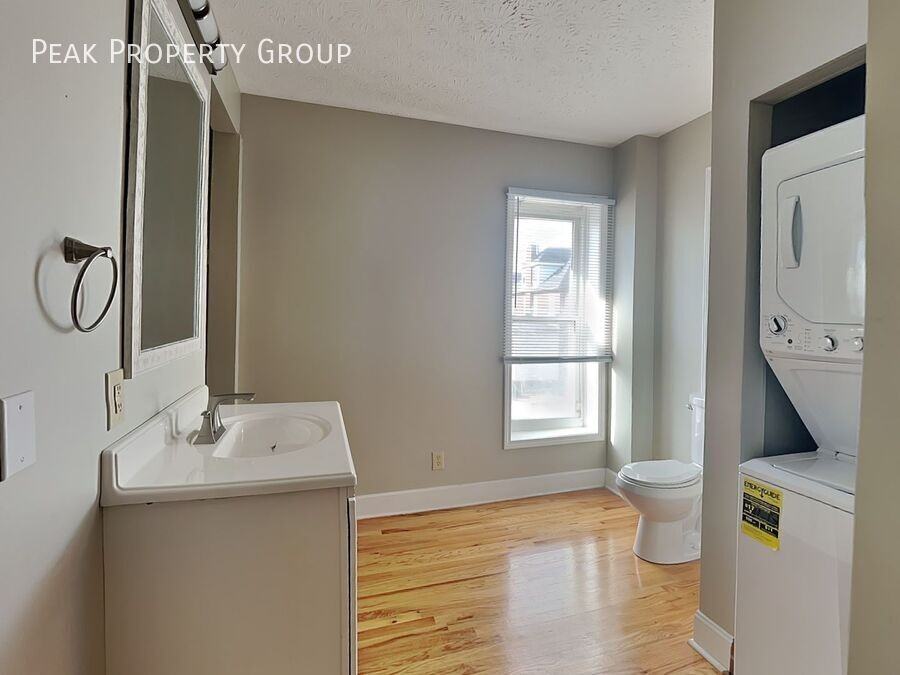 1381 Indianola Ave - Photo 5 of 9