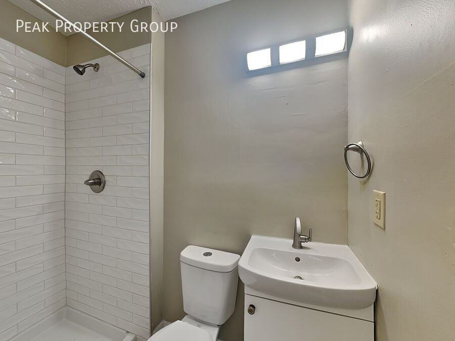 1381 Indianola Ave - Photo 6 of 9