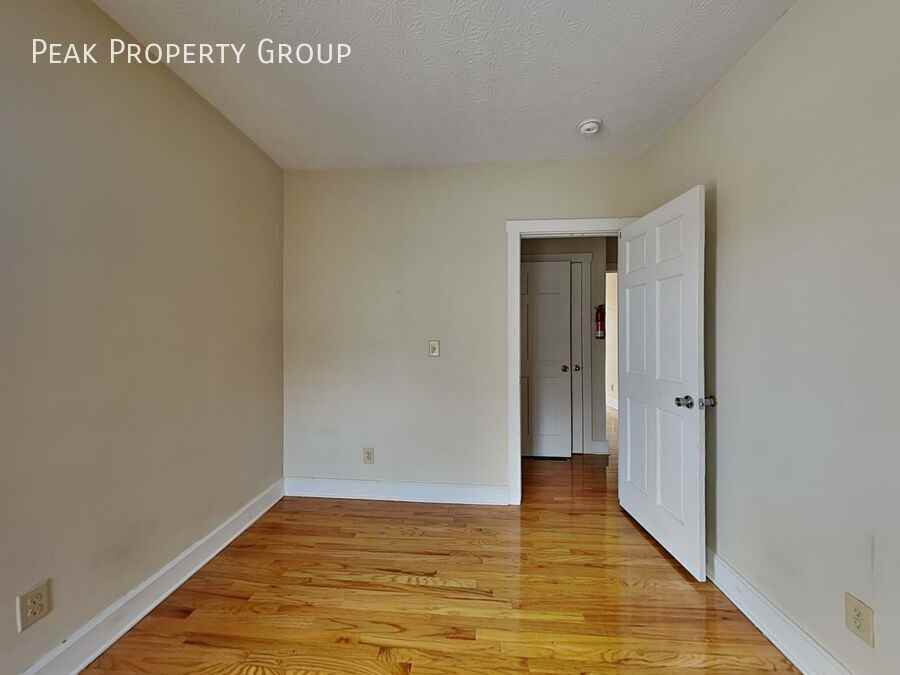 1393 Indianola Ave - Photo 4 of 15