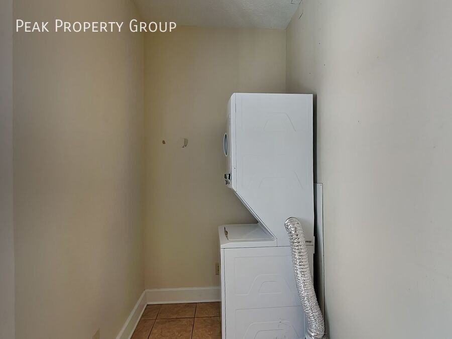 1394 1/2 Indianola Ave - Photo 5 of 15