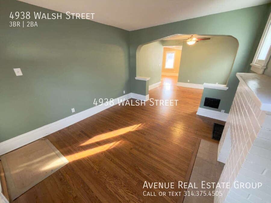 4938 Walsh St - Photo 5 of 26