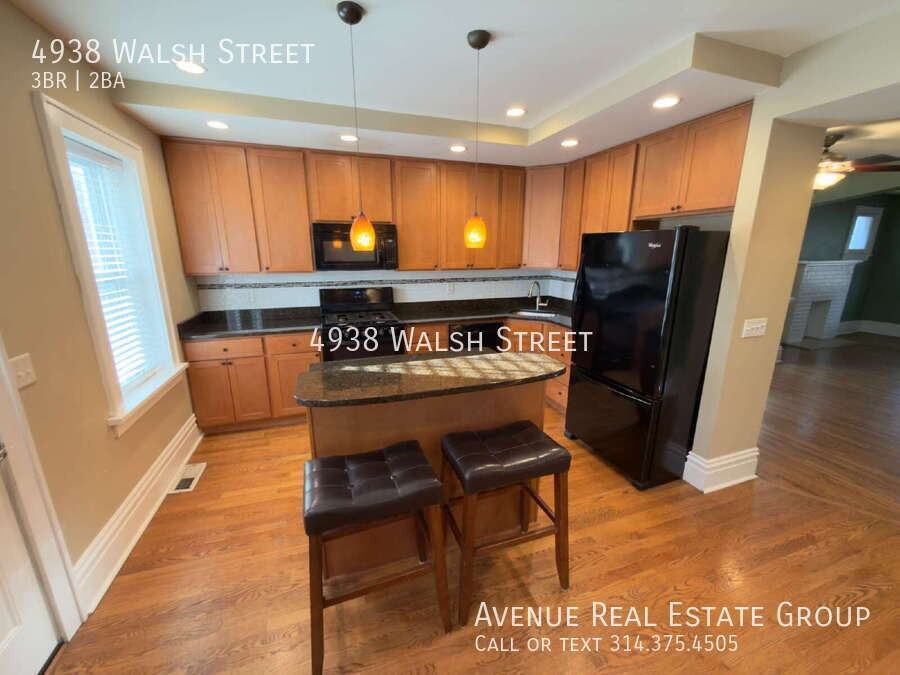 4938 Walsh St - Photo 7 of 26