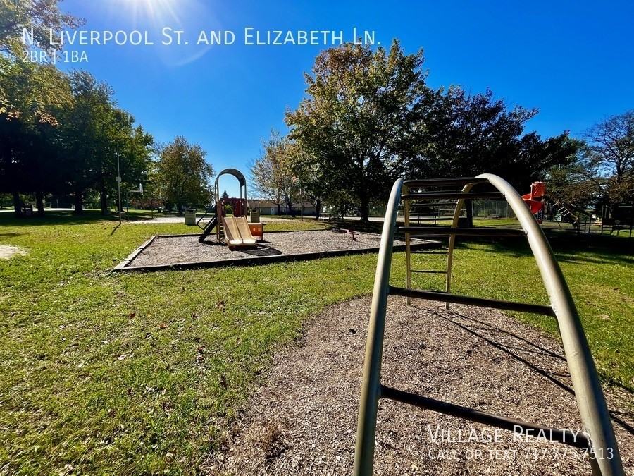 Liverpool & Elizabeth Ln. #F - Photo 6 of 50