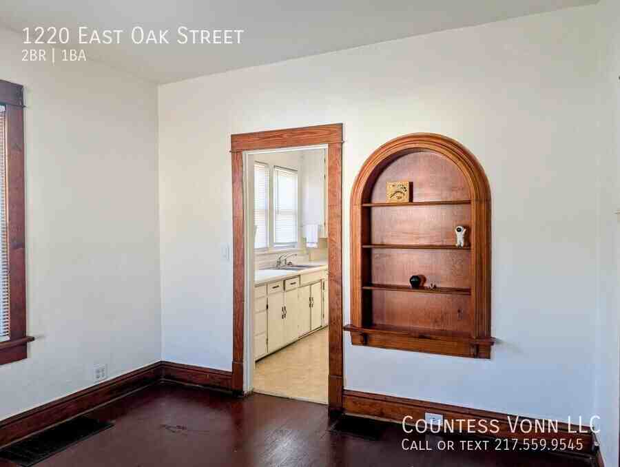 1220 E Oak St - Photo 3 of 17