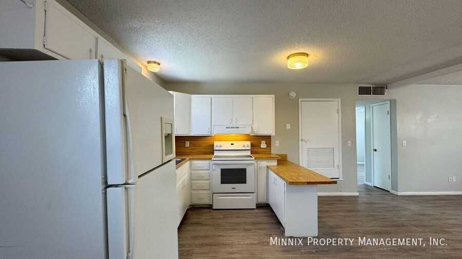 2310 W 16th St #A - Photo 4 of 23