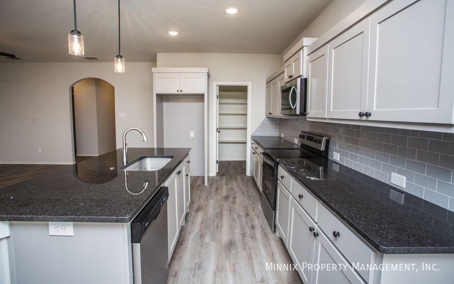 2709 137th St - Photo 7 of 35