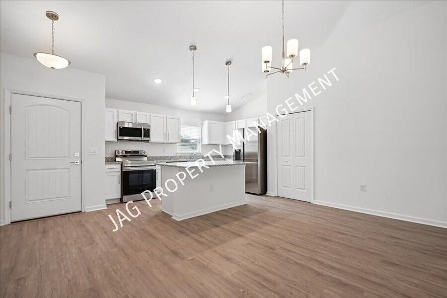 1191 Valencia St Se - Photo 5 of 29