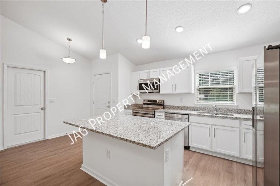 1191 Valencia St Se - Photo 6 of 29