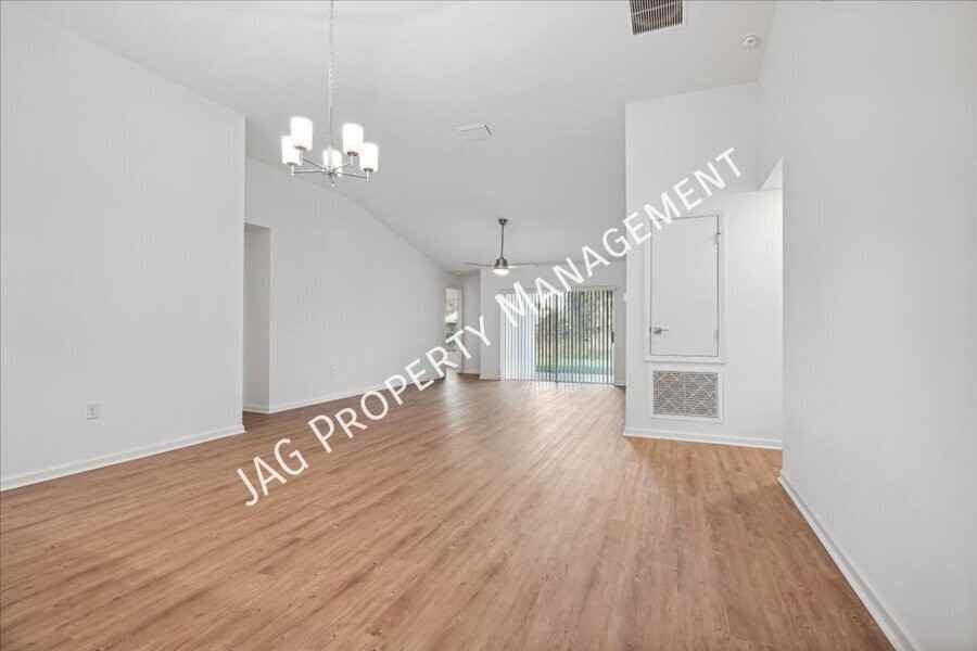 1191 Valencia St Se - Photo 7 of 29