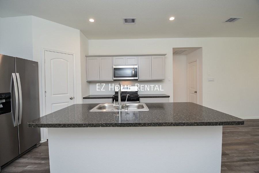 5718 Sycamore Glen Dr - Photo 3 of 34