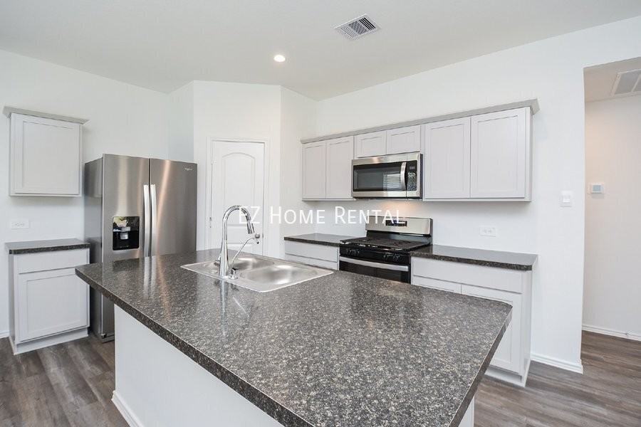 5718 Sycamore Glen Dr - Photo 4 of 34