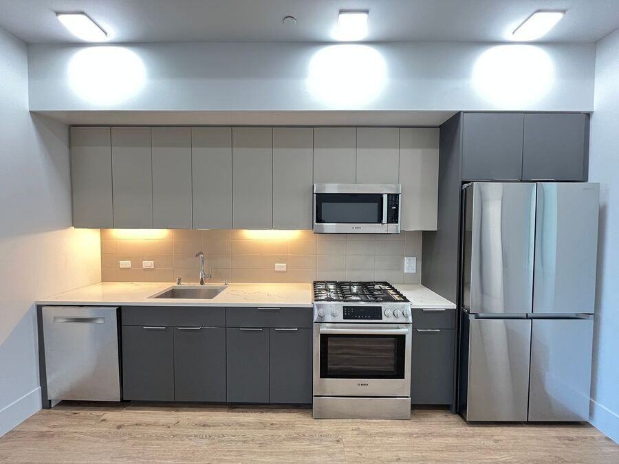 1545 32nd St #206 - Photo 3 of 24