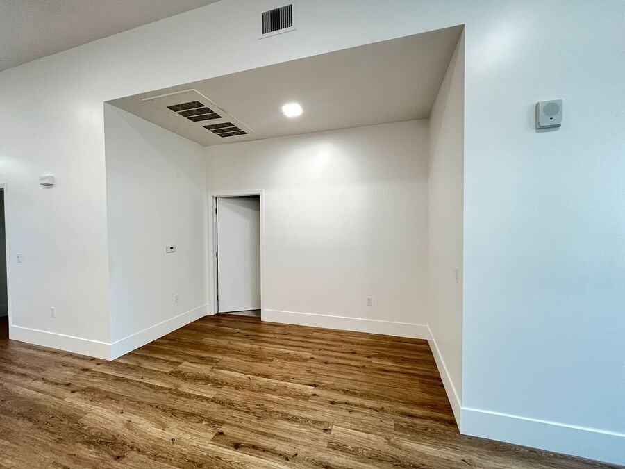 1545 32nd St #206 - Photo 5 of 24