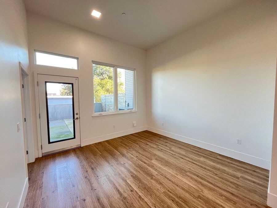 1545 32nd St #206 - Photo 6 of 24