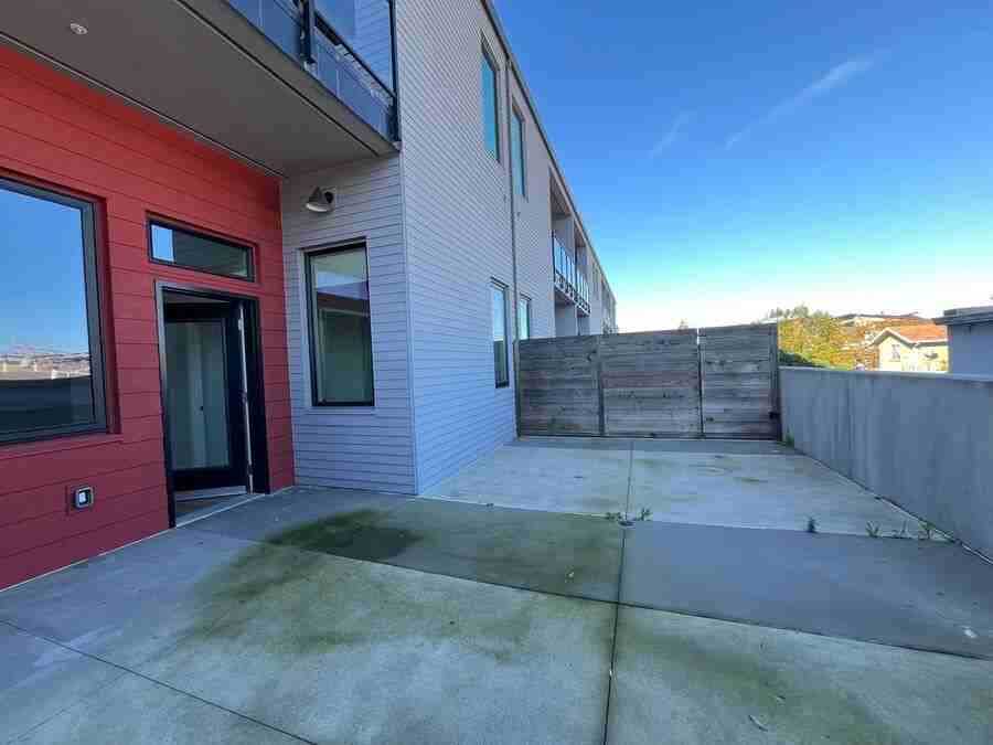 1545 32nd St #206 - Photo 7 of 24