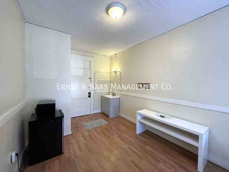 422 1/2 E Broadway #07 - Photo 2 of 3