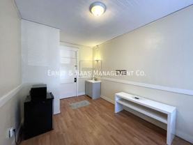 422 1/2 E Broadway #07 - Photo 1 of 1