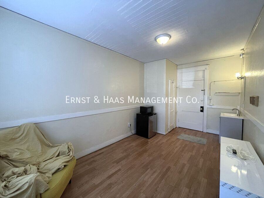 422 1/2 E Broadway #07 - Photo 3 of 3