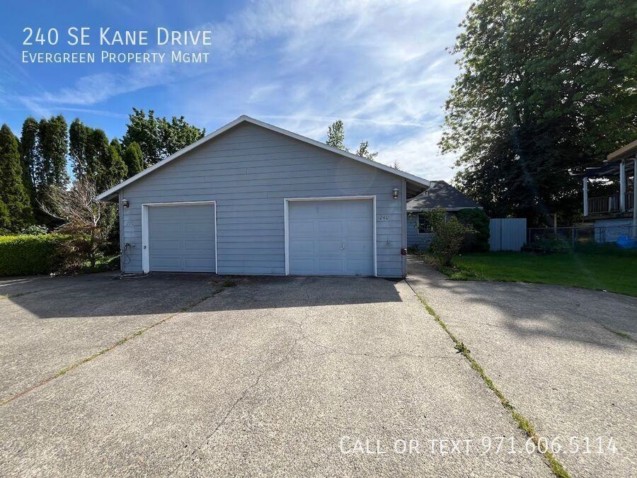 240 Se Kane Dr - Photo 2 of 21