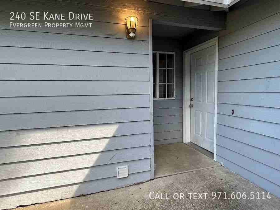 240 Se Kane Dr - Photo 3 of 21