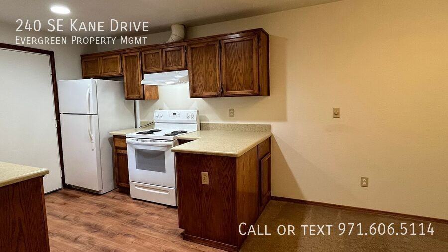 240 Se Kane Dr - Photo 6 of 21