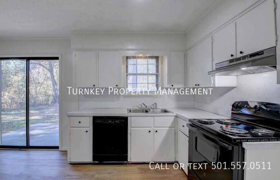 2813 Dorchester Dr - Photo 2 of 17