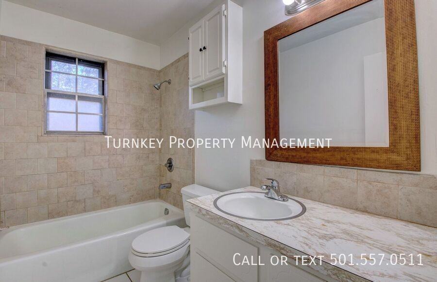 2813 Dorchester Dr - Photo 3 of 17