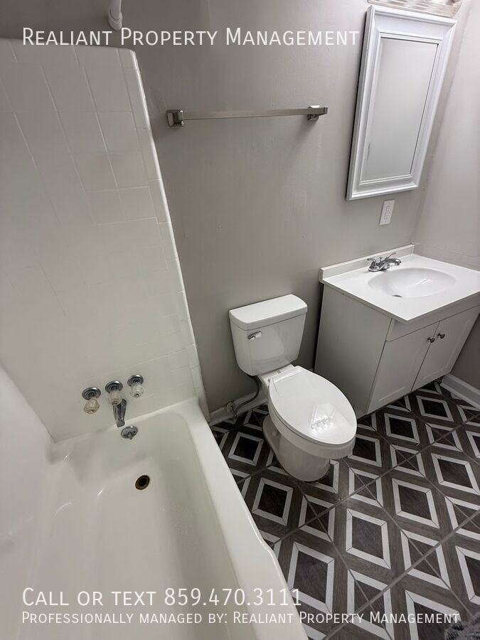 209 Lakeshore Dr #5 - Photo 3 of 8