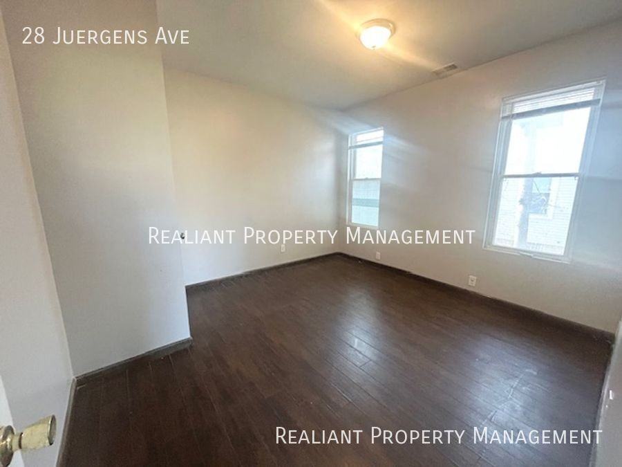 28 Juergens Ave - Photo 6 of 30