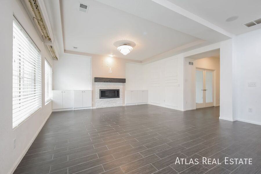 5560 Cathay Ct - Photo 3 of 10