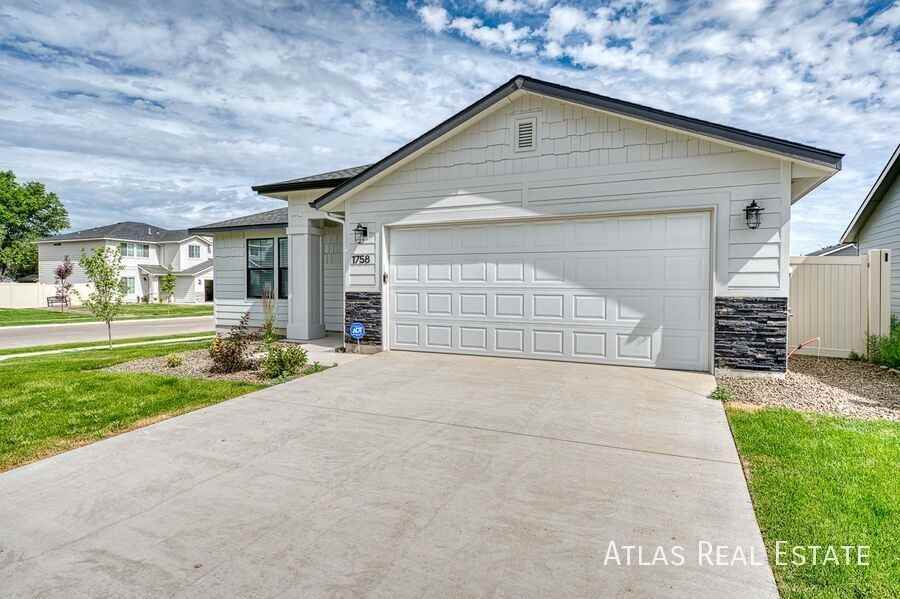 1758 E Eddington St - Photo 5 of 30