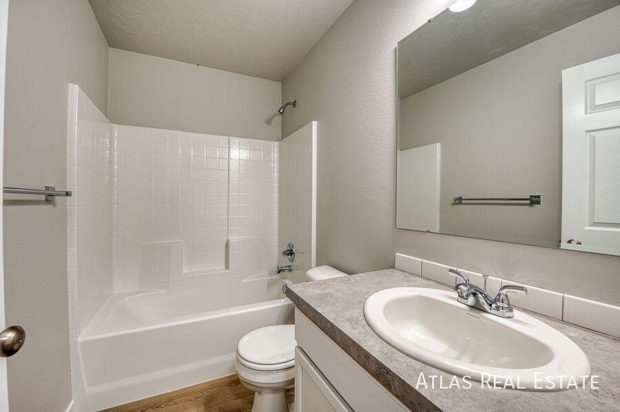 1758 E Eddington St - Photo 7 of 30