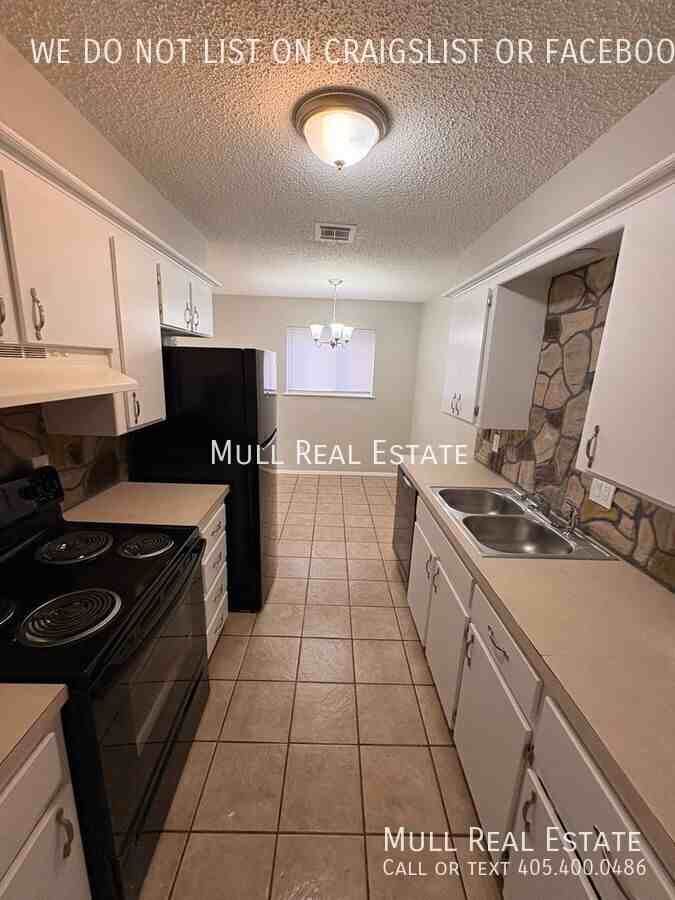 5704 Nw 33rd St - Photo 6 of 15