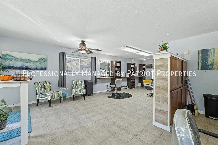 239 W North St - Photo 2 of 12