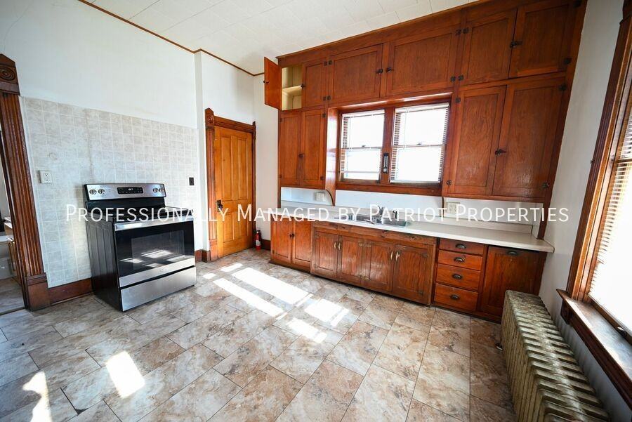 1830 Superior Ave - Photo 2 of 25