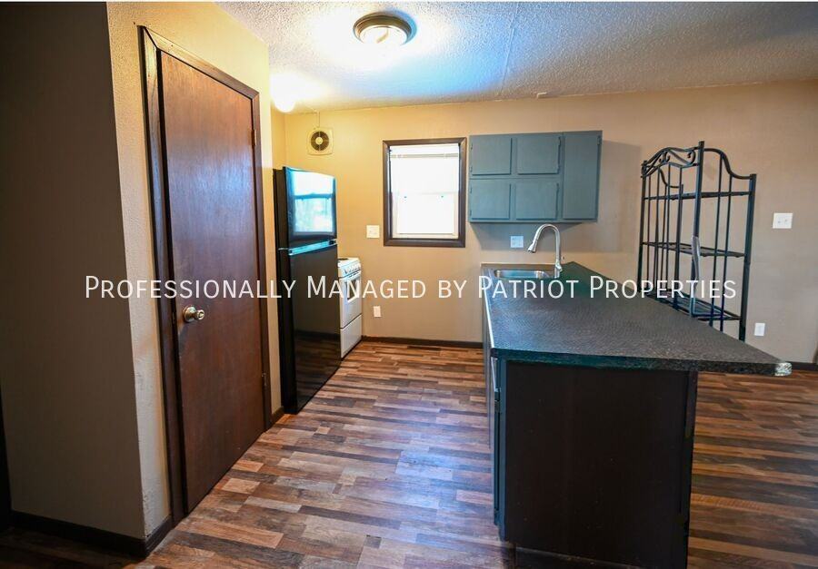 1207 Lakeview Dr - Photo 3 of 10