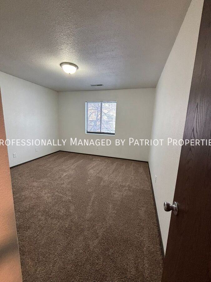 Hawkeye Apartments - Photo 7 of 18