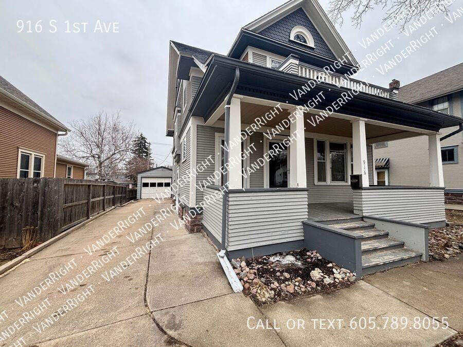 916 S 1st Ave - Photo 2 of 29