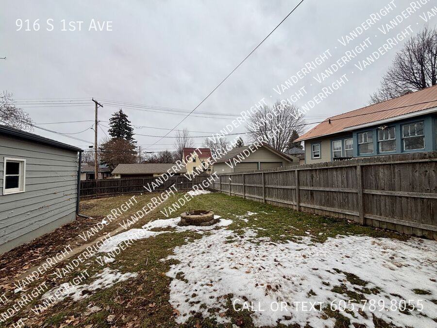 916 S 1st Ave - Photo 3 of 29